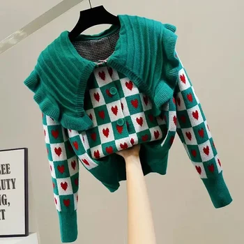 Женский вязаный свитер с воротником 