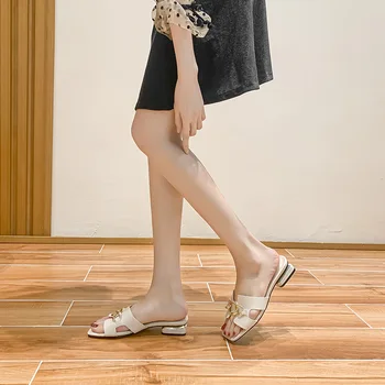Летние модные повседневные женские тапочки Высококачественные сандалии с закрытым носком Пляжные горки на плоской подошве