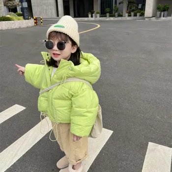 Плюшевая зимняя хлопковая куртка для девочек 2023 года выпуска, новая корейская версия для детской теплой и стильной верхней одежды, хлопковая куртка