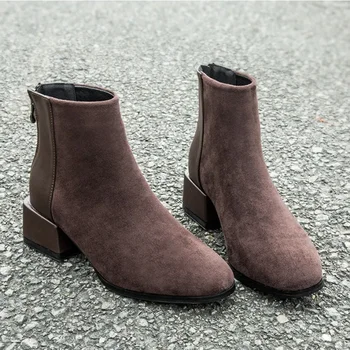 Черные замшевые ботильоны для женщин на зиму Новая Корейская версия Ретро Универсальные короткие женские ботинки из плюша на толстом каблуке Женская обувь